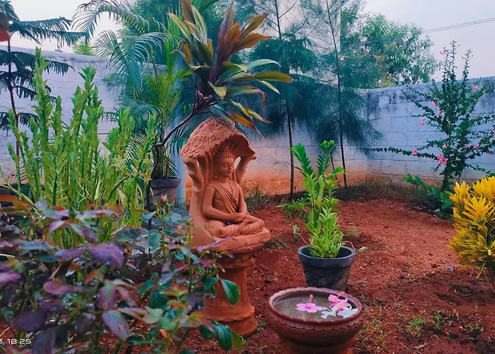Aadhya Guest House